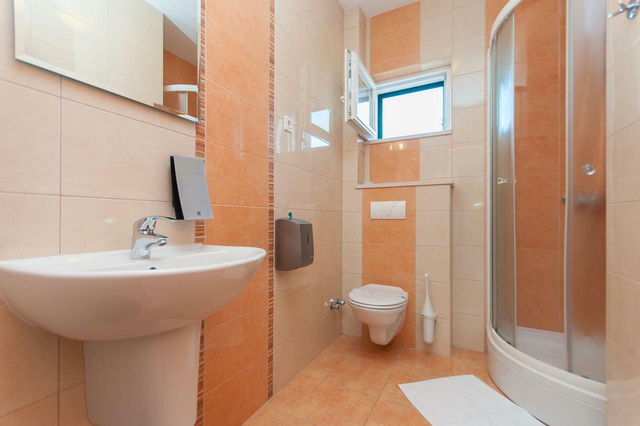 Villa Toni Dugi Rat Ngoại thất bức ảnh
